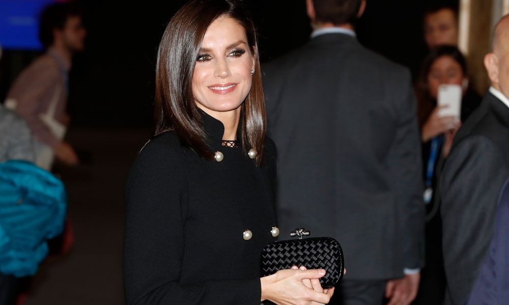 ¿Te gustaría tener el zapatero de la reina Letizia? Ya puedes conseguirlo al 30% de descuento