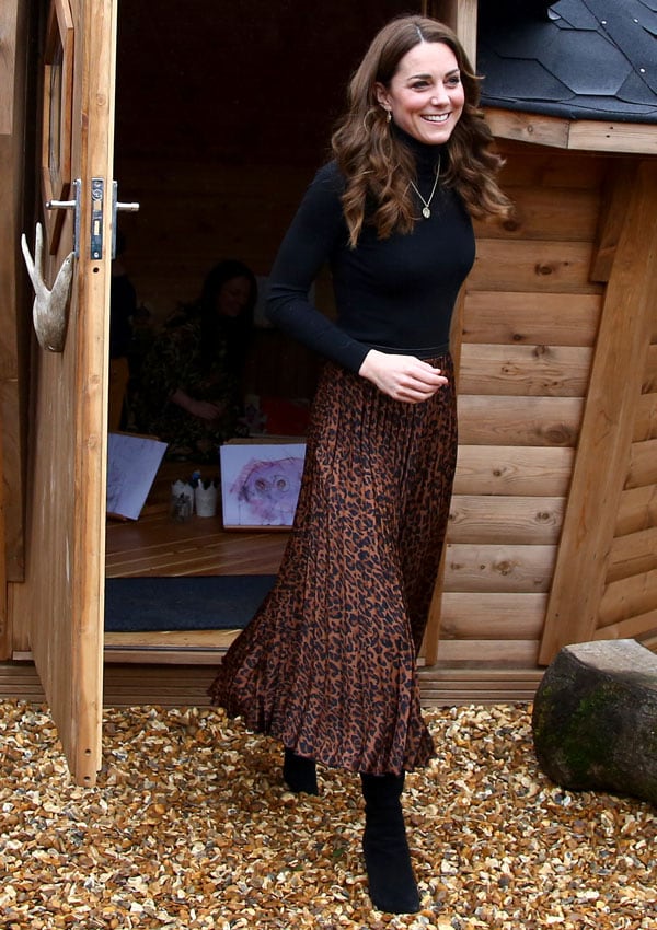 Púrpura pantalones Mujer hermosa Compra la falda de 8 euros de Kate Middleton antes de que se agote