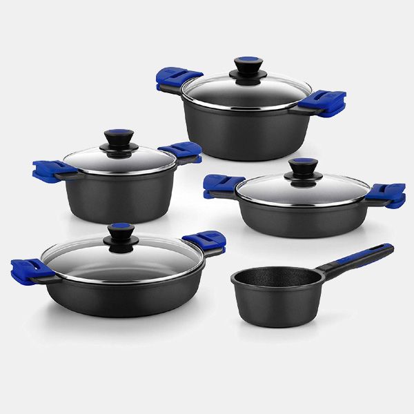 Una batería de cocina completa