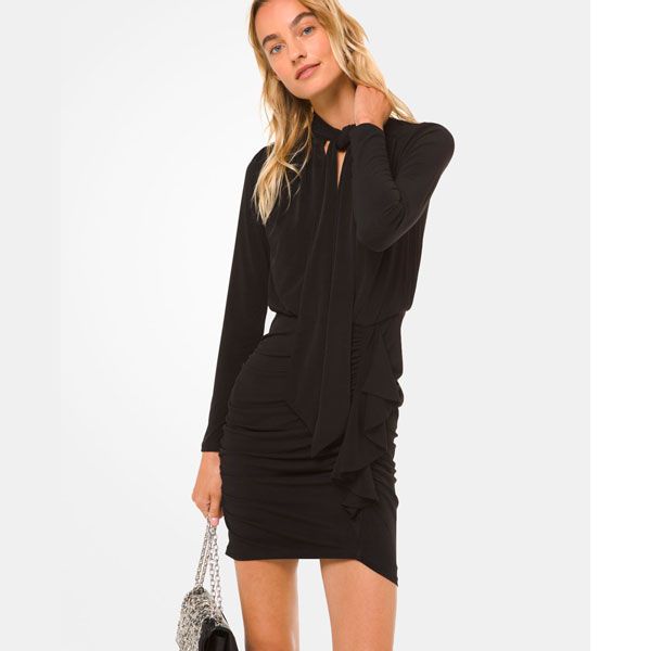Vestido negro con volantes