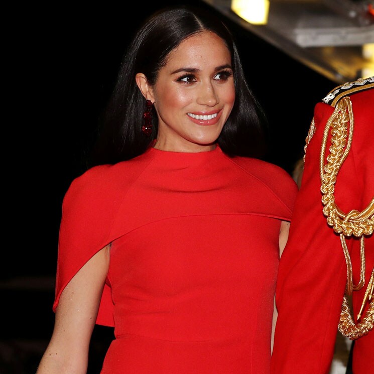 Meghan Markle con vestido rojo