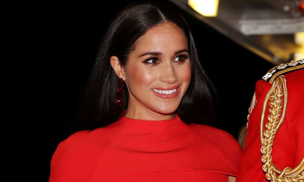 Desmaquíllate al estilo Meghan Markle con estas herramientas y dispositivos