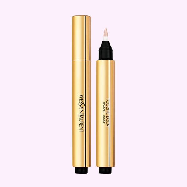 Iluminador corrector con aplicador de pincel