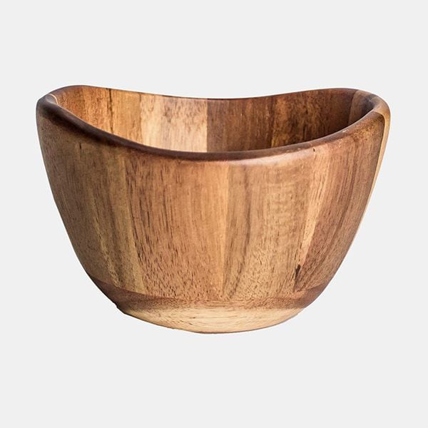 Un bol grande de madera