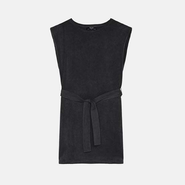 Vestido fluido con hombreras