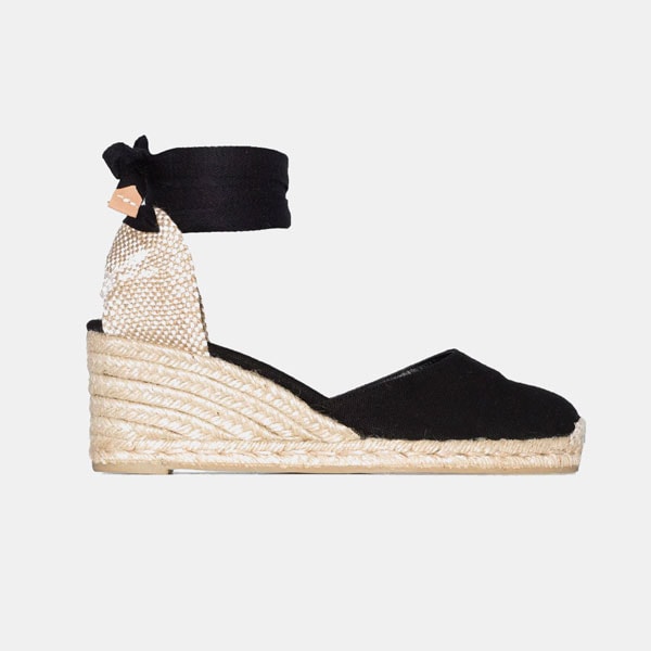 Alpargatas negras con lazada