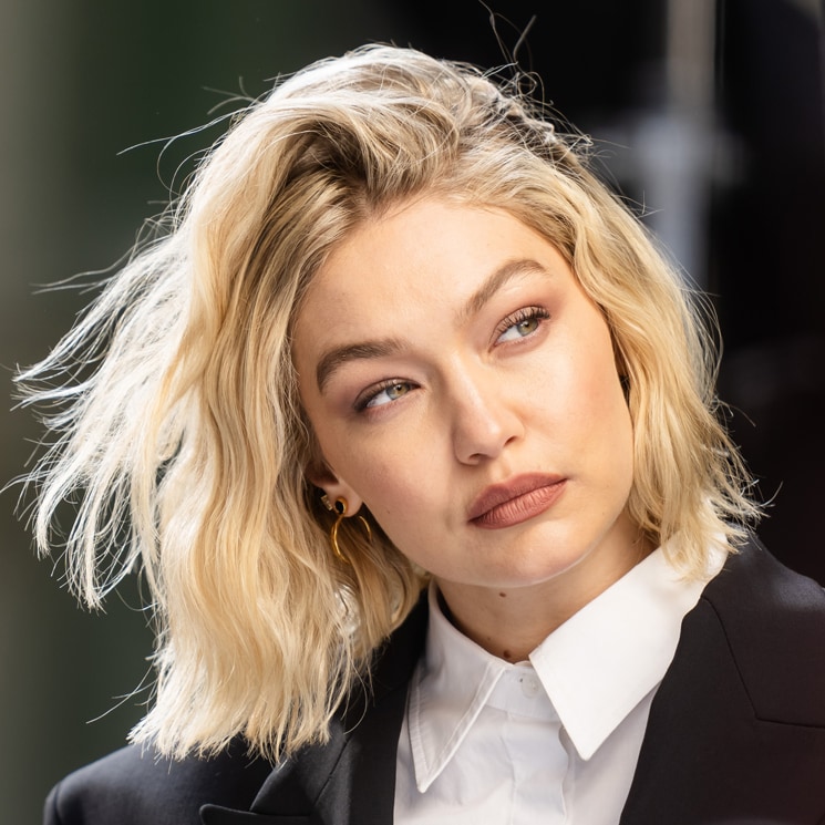 Gigi Hadid con pelo corto rubio