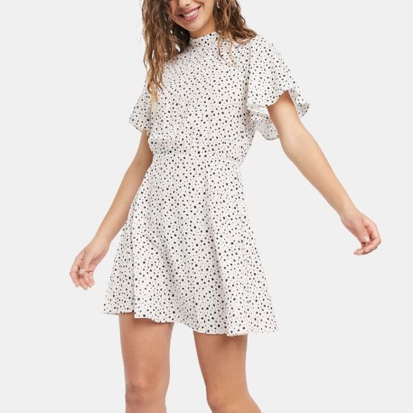 Vestido blanco de lunares