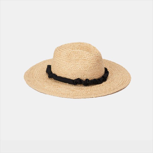 Un sombrero de rafia