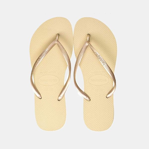 Un par de chanclas de moda