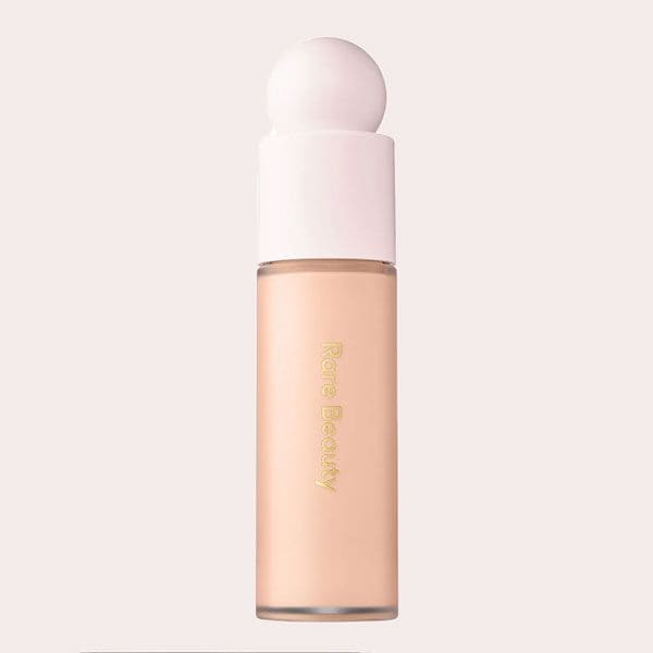 Base de maquillaje Liquid Touch de Rare Beauty