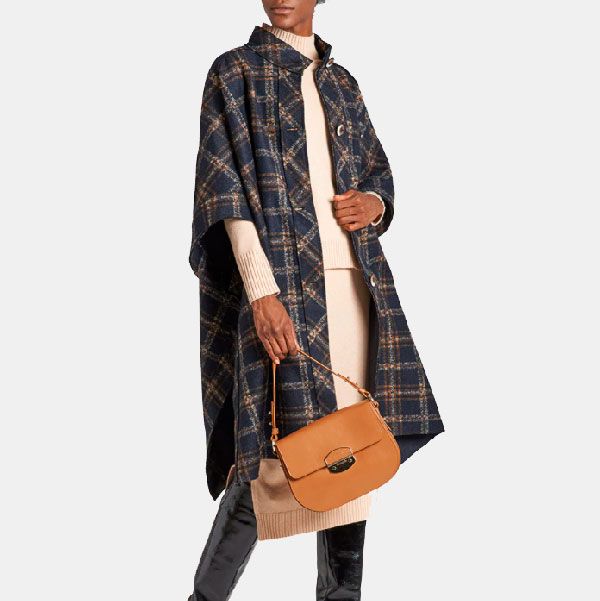 Abrigo-capa con estampado de cuadros