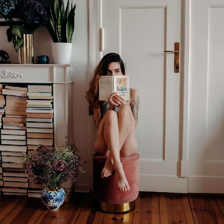 Frankie Miles leyendo