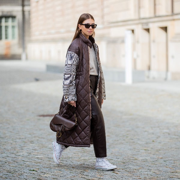 Swantje Soemmer con zapatillas converse