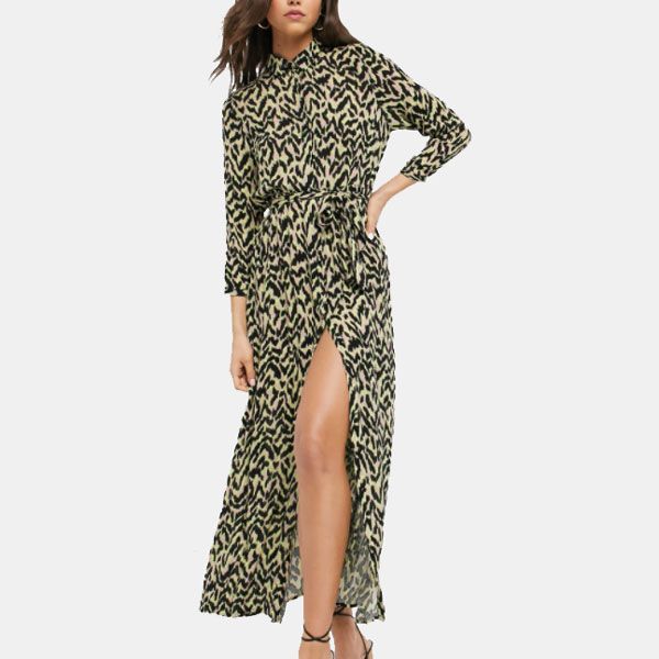 Vestido camisero con abertura en la falda
