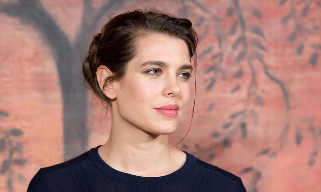 Chaqueta de tweed y vaqueros: copia el uniforme estrella de Carlota Casiraghi