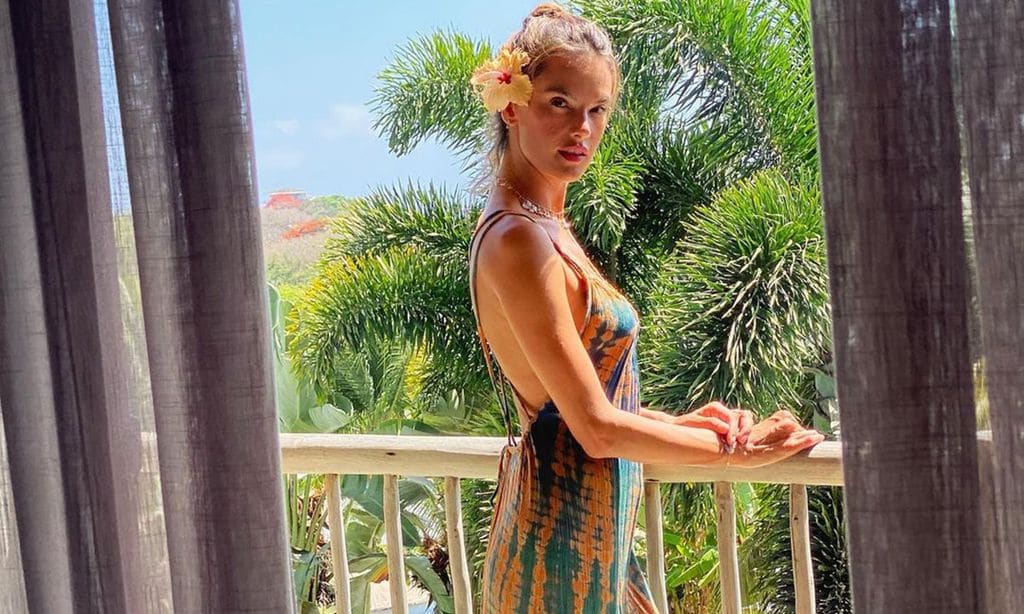 Vestidos 'tie-dye' o por qué invertir en el estampado que rejuvenece y es tendencia