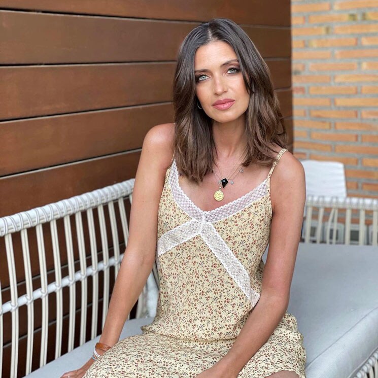 Sara Carbonero con vestido de flores