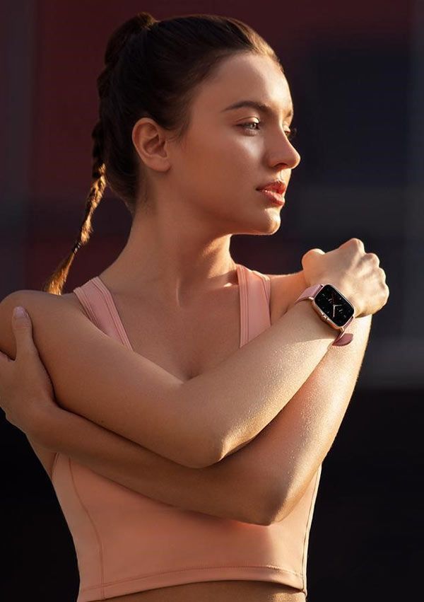 Chica haciendo deporte con Amazfit GTS2