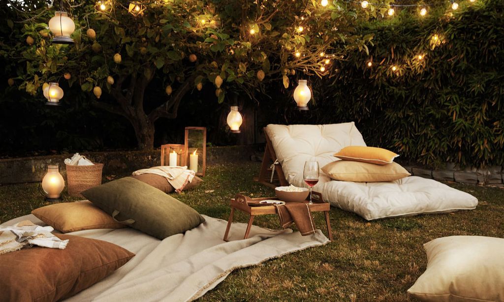 Proyectores, luces, hamacas...Compra todo lo que necesitas para montar tu cine de verano en casa
