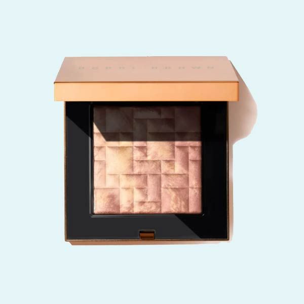 Para conseguir un tono dorado: Warm Glow Highlighter de Bobbi Brown