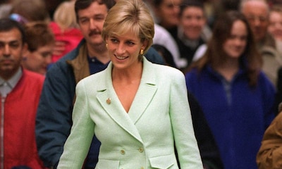 Compra la americana favorita de Diana: cruzada y con efecto 'cintura de avispa'