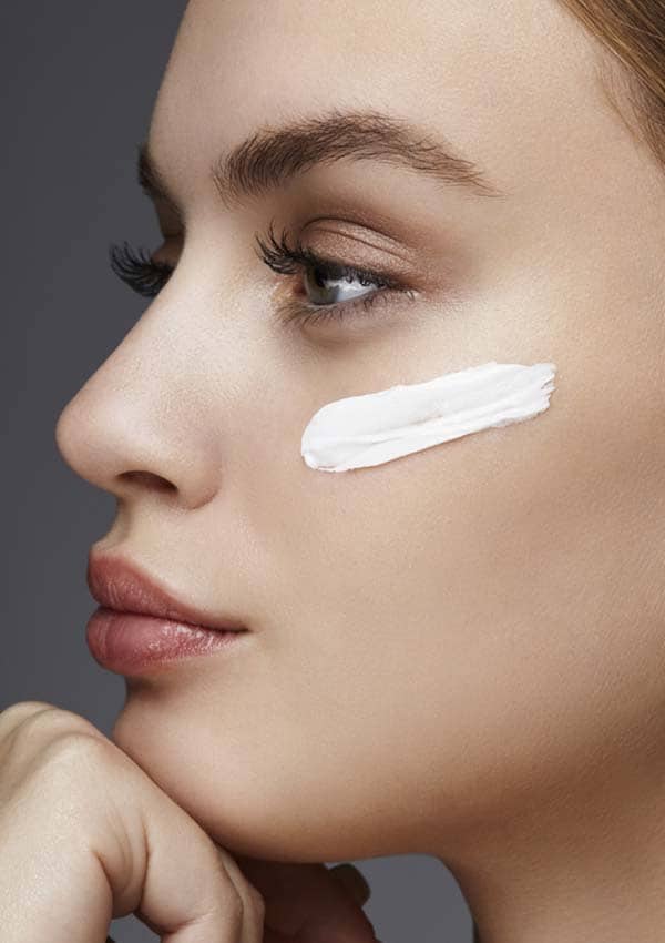 Las cremas reafirmantes de cara ayudan a lucir una piel tersa