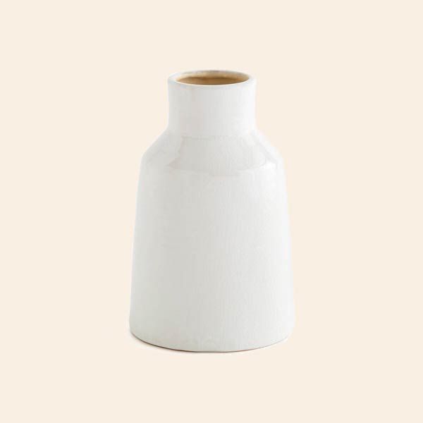 Un jarrón blanco para decorar
