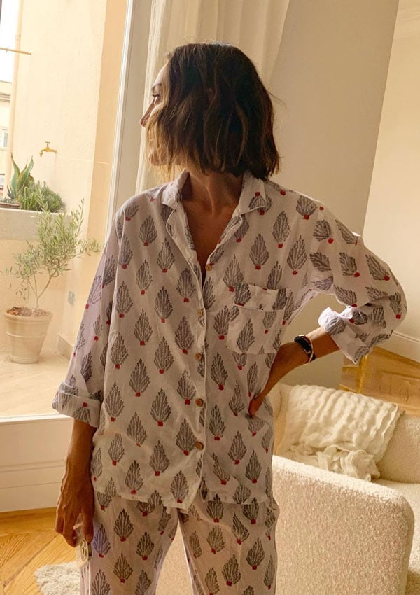 Tamara Falcó con pijama camisero estampado