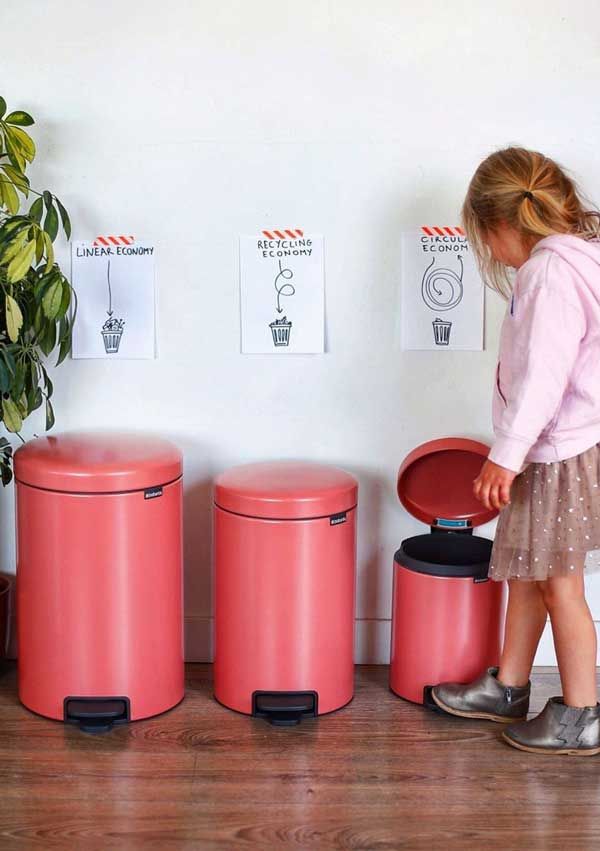 Cinco cubos de basura para tomarnos en serio reciclar que