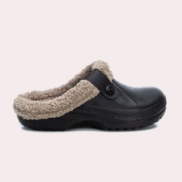 Para estar en casa: Zapatillas de casa tipo zueco de XTI