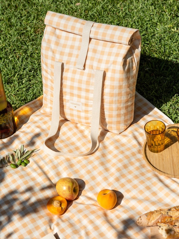 Las bolsas térmicas y neveras portátiles más bonitas e ideales para  disfrutar de un picnic en la playa (o la piscina)