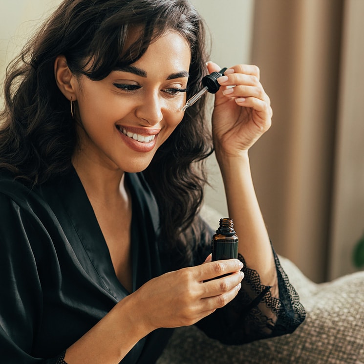 Descubre los beneficios del aceite de romero para la piel y el cabello