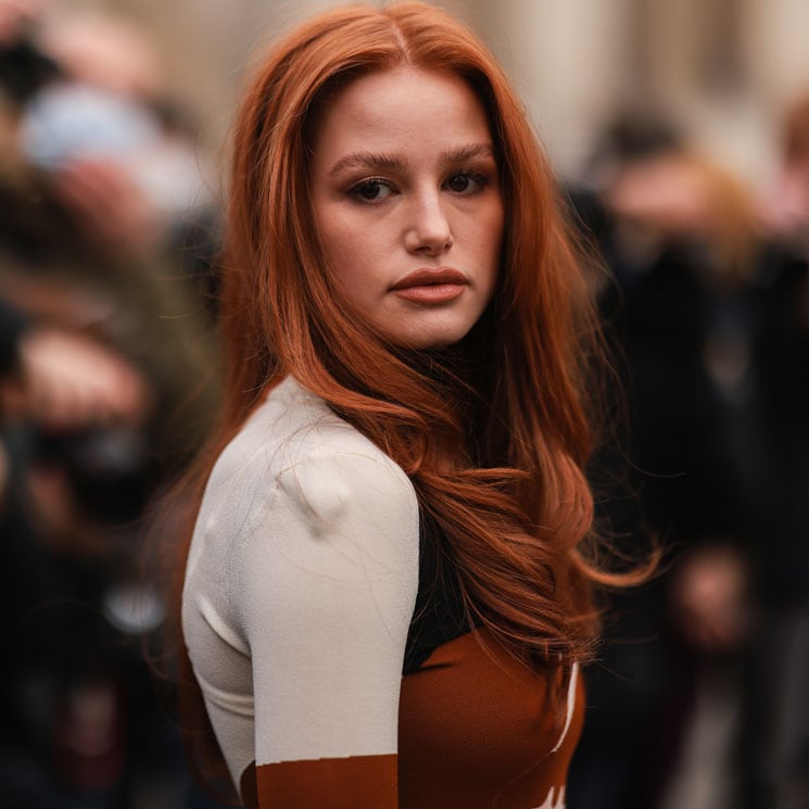 Madelaine Petsch en la semana de la moda de Paris