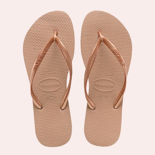 histórico carbón Atravesar 13 chanclas de mujer perfectas para ir a la playa