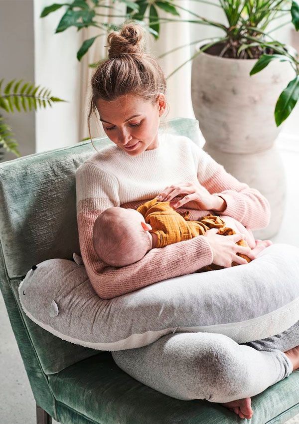 Las mejores almohadas para embarazadas para disfrutar de una noche de sueño  increíble - Etapa Infantil