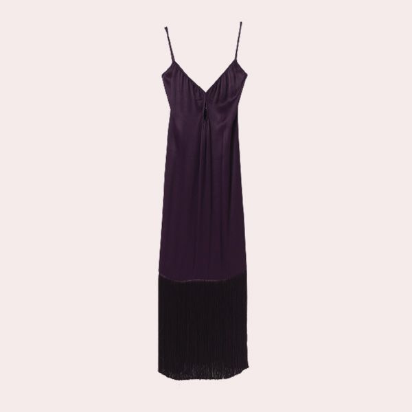 Un vestido largo con el escote de la temporada