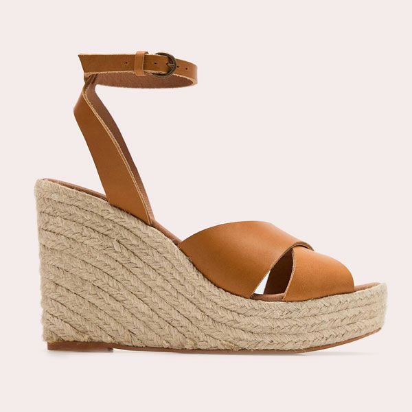 Unas sandalias de cuña