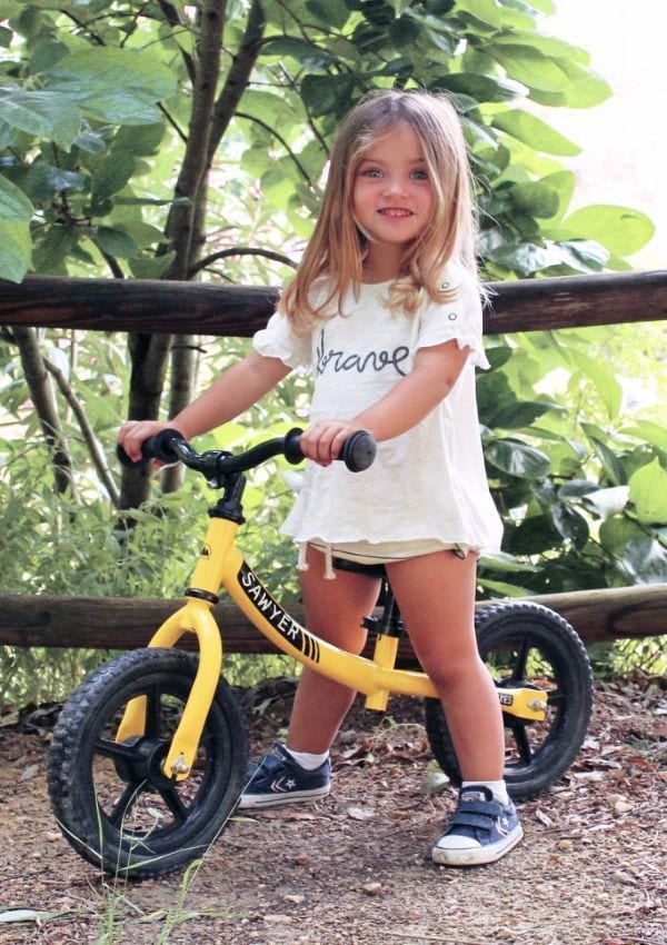 Chicco Bicicleta sin Pedales First Bike para Niños de 2 a 5 Años hasta 25  Kg, Bici para Aprender a Mantener el Equilibrio con Manillar y Sillín  Ajustables, Color Verde - Juguetes