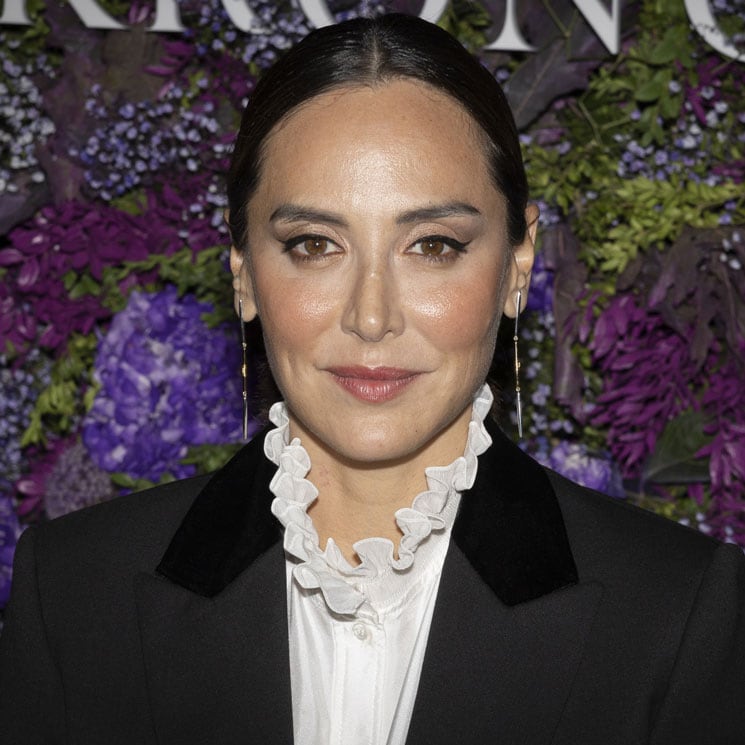 Tamara Falcó con traje de chaqueta y blusa blanca de Sandro