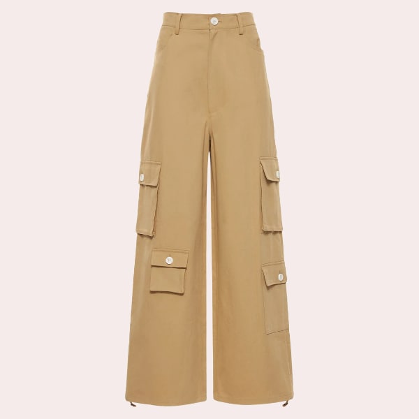 https://www.hola.com/imagenes/seleccion/20221006218044/pantalones-cargo-mujer-comprar/1-144-480/pantalon-beige-a.jpg
