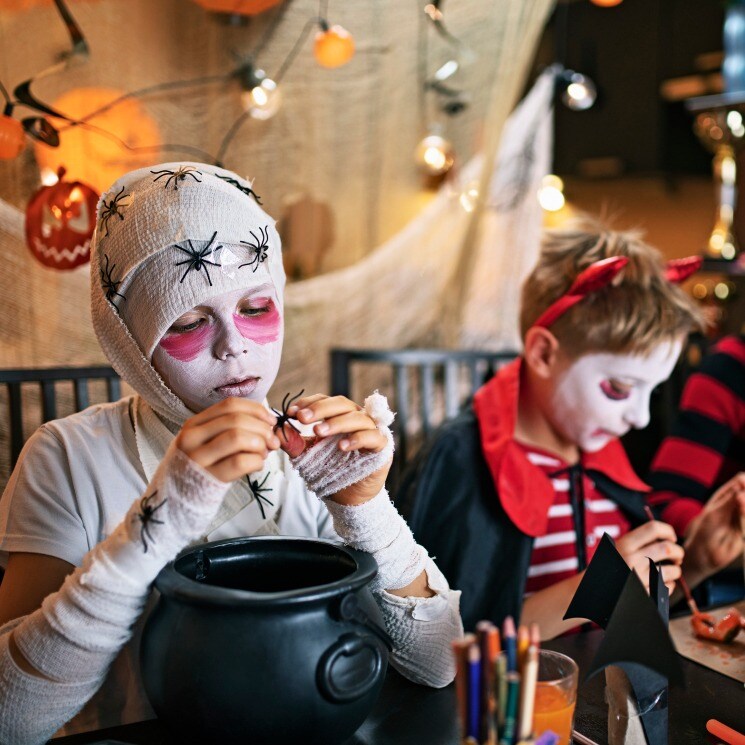 Santo oscuridad masilla 6 manualidades de Halloween muy fáciles para niños