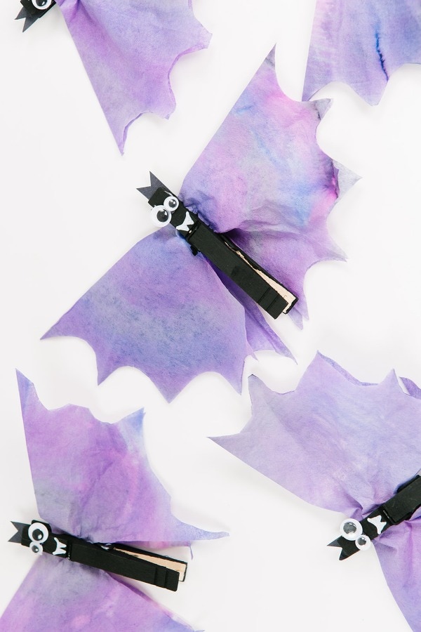 Murciélagos hechos con filtros de café y pinzas de ropa