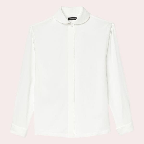 UNA CAMISA BLANCA