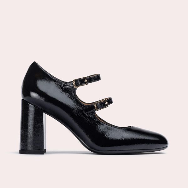 UN ZAPATO DE HEBILLAS