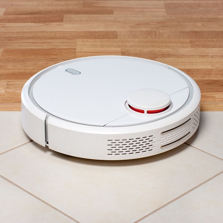 Robot aspirador blanco
