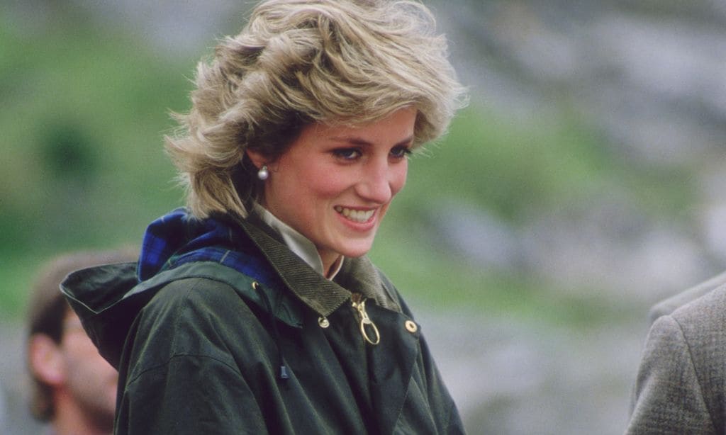 Ya puedes copiar las cazadoras 'hunter' de Diana de Gales y Kate Middleton