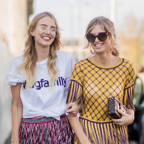 Mujeres luciendo gafas en la semana de la moda