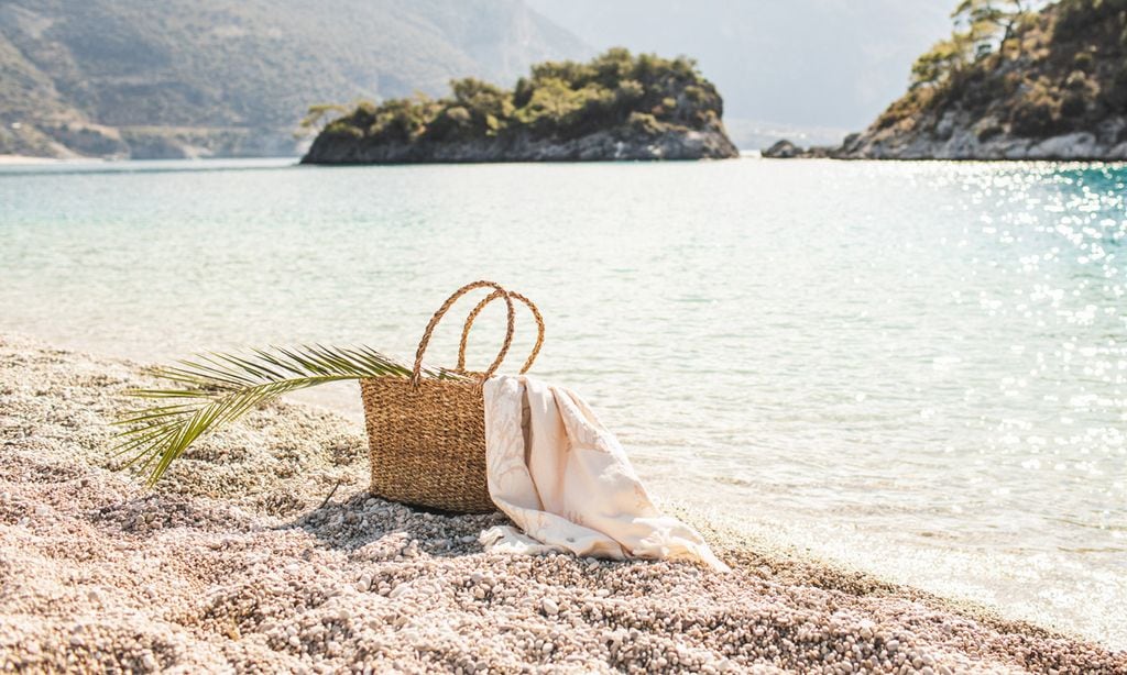 Del más elegante al más divertido: 9 bolsos de playa comodísimos y a la moda