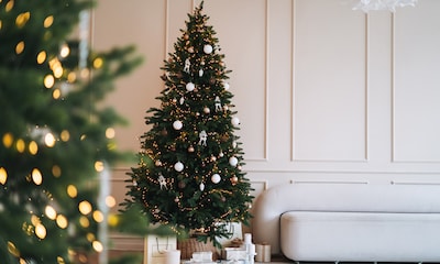 Hemos encontrado el árbol de navidad con luces más bonito, elegante y fácil de colocar